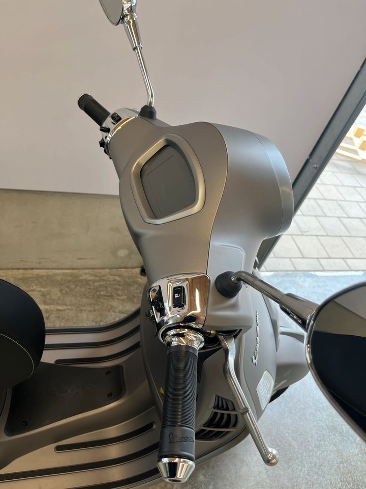 Vespa GTS 300 SUPER TECH Grigio Ottim. 2023 *Finanzierung* in Langerringen