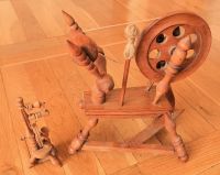 Kleines Spinnrad aus Holz Deko 25 x 13 cm Kunstgewerb alt Schwerin - Lankow Vorschau