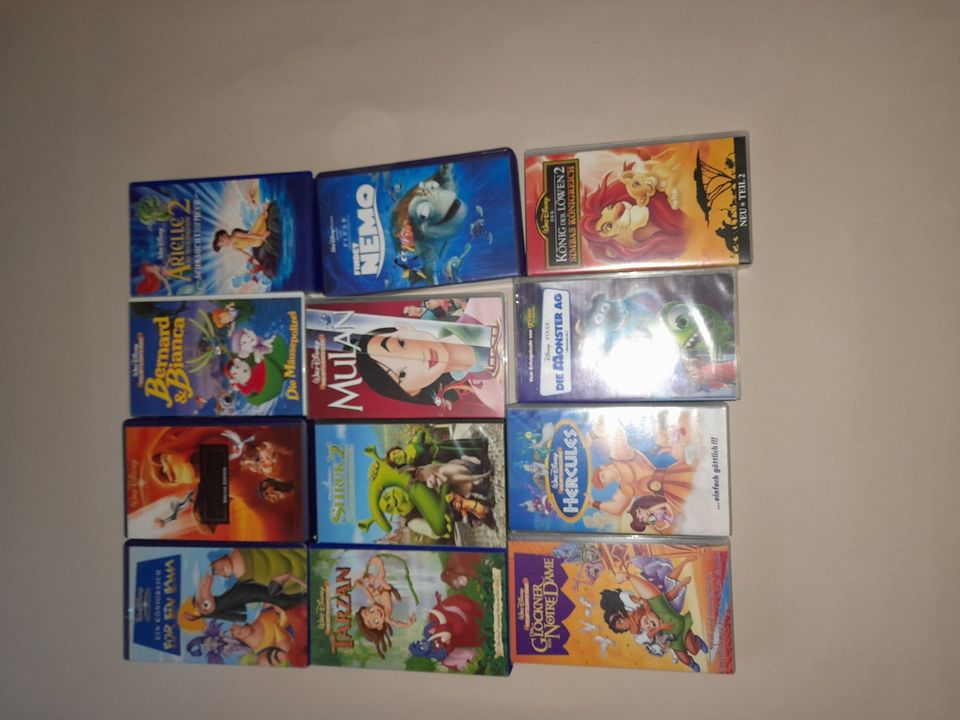 Disney Filme auf VHS - 12 Disney Klassiker - Neu in Köln