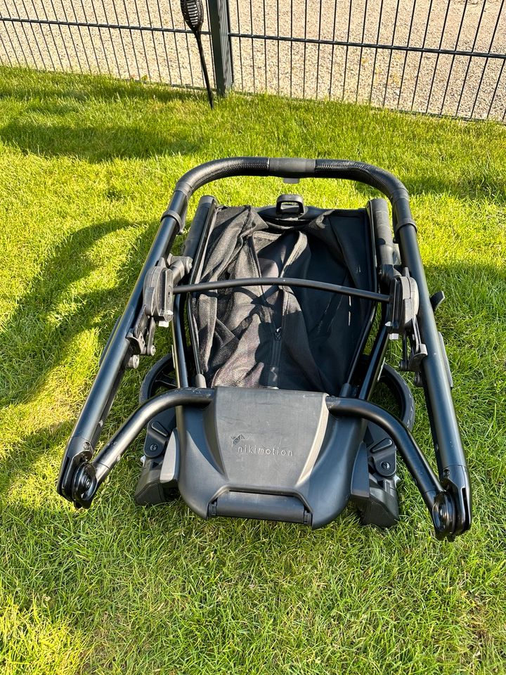 Nikimotion Blade Kinderwagen, Babywanne, Sportaufsatz in Untermeitingen