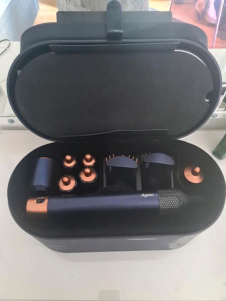 Dyson Airwrap Complete Haarstyler Geschenkedition in Berlin