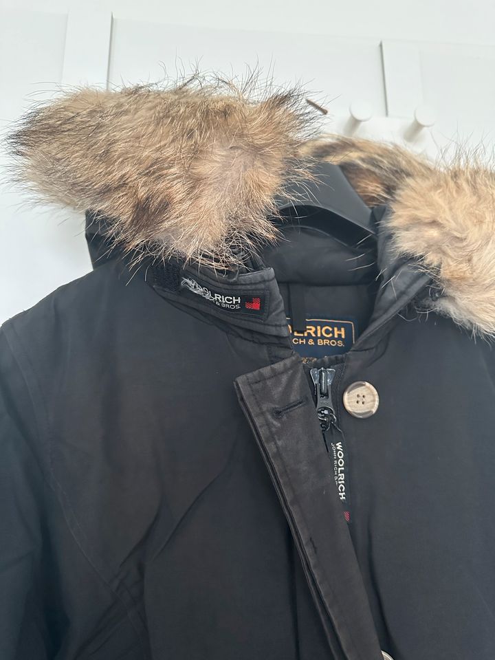 Woolrich Parka Schwarz Größe M in Düsseldorf