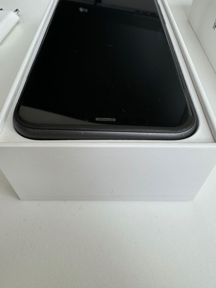 IPhone 11 64gb schwarz gebraucht guter bis sehr guter Zustand in Dortmund