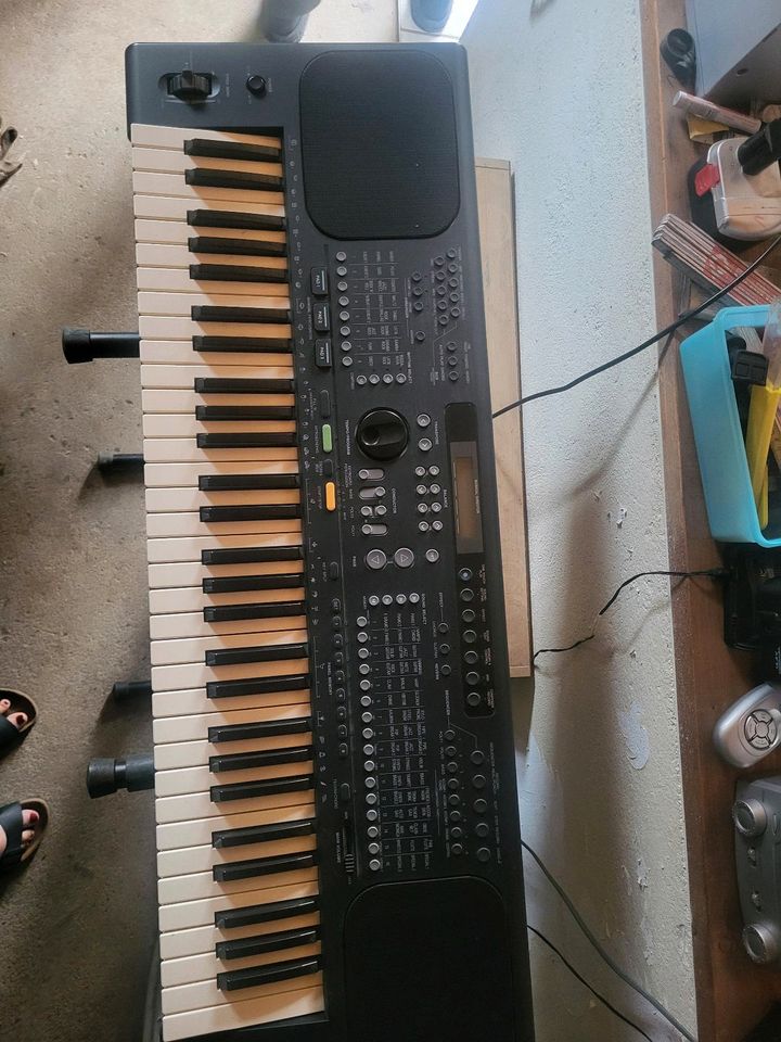 Keyboard Technics KN800 in Merzenich