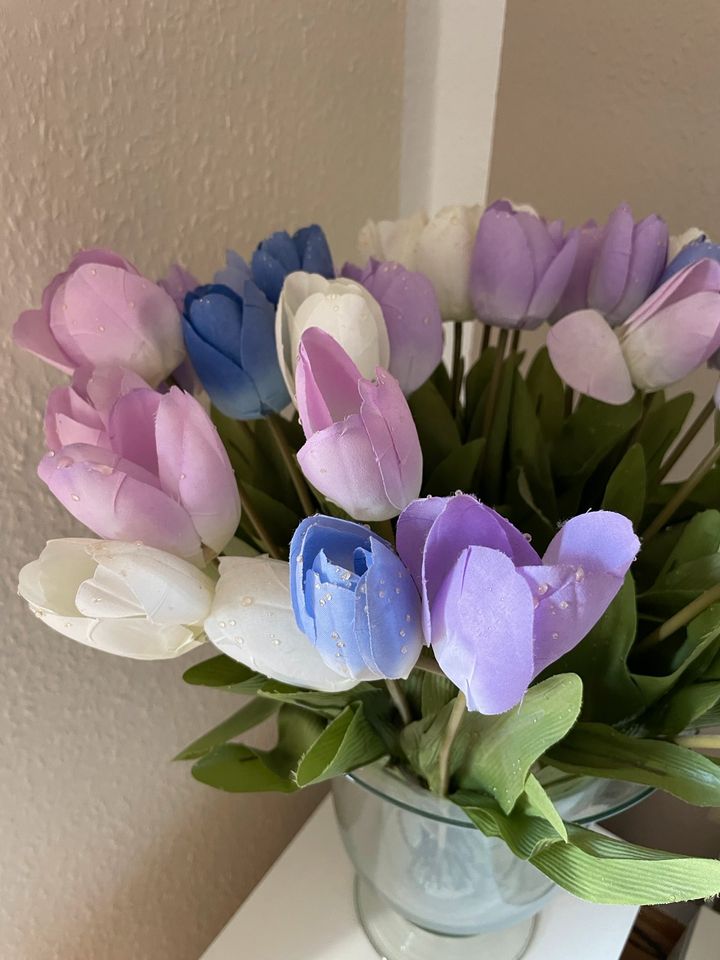 Deko Tulpen Lila weiß blau 37x Kunstblumen ohne Vase in Neuss