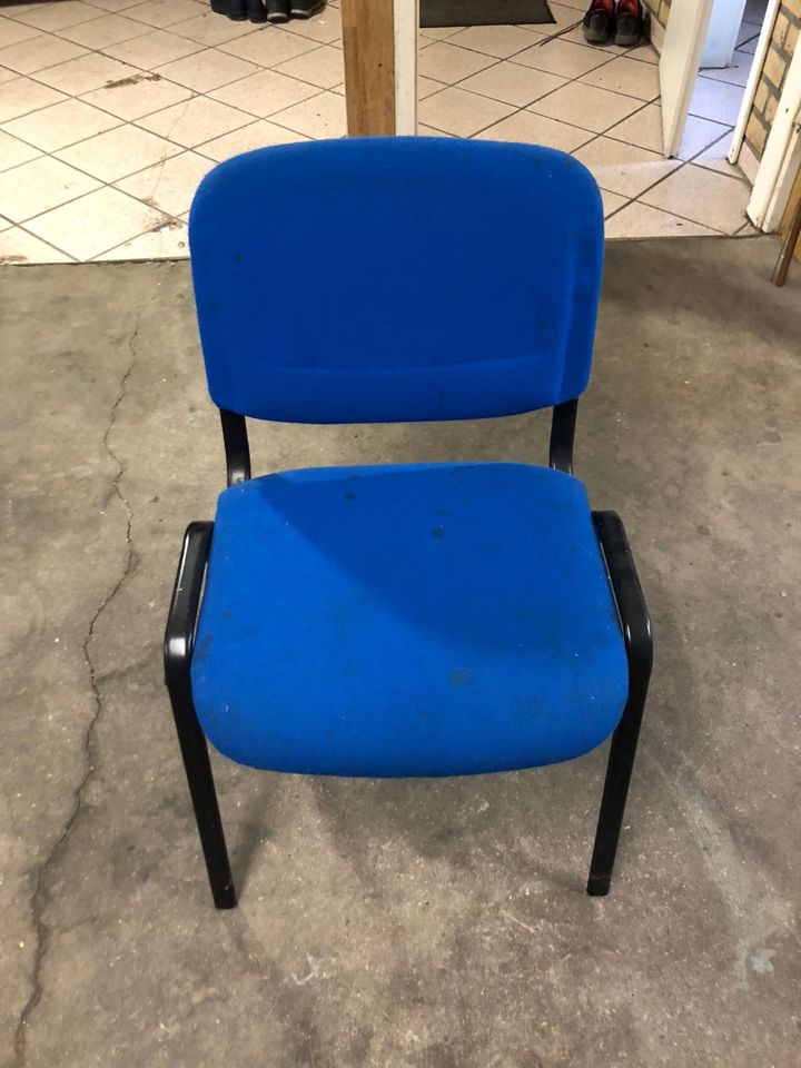 Stühle blau in Langenberg