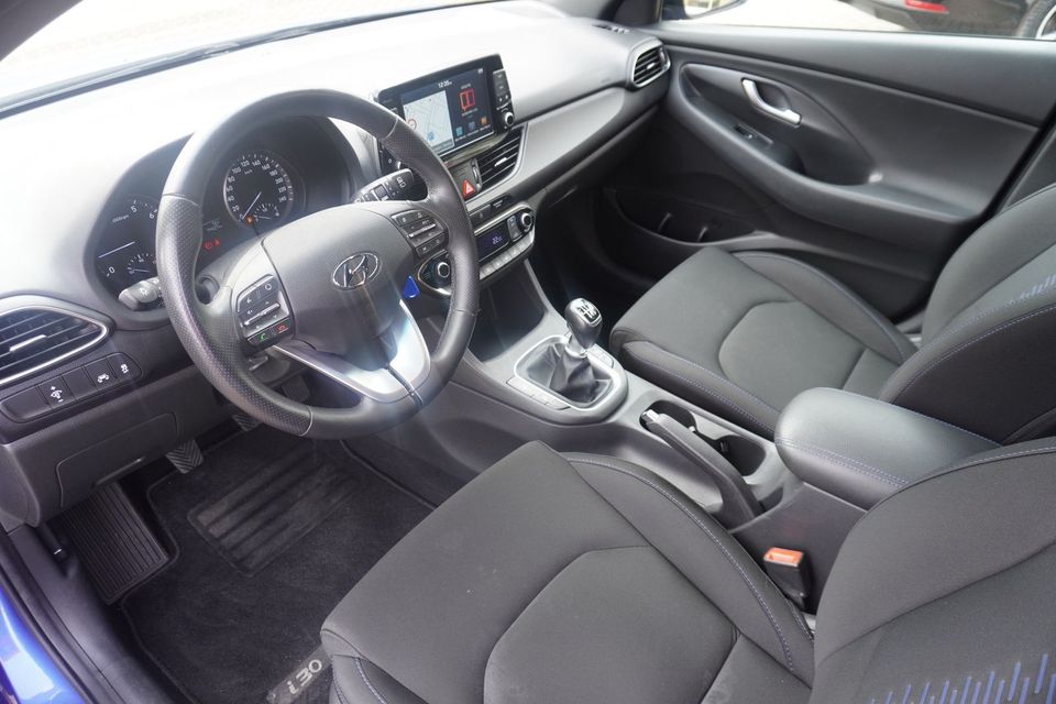 Hyundai i30 1.4 T-GDI Passion + LED Navi Panorama AHK in Dresden