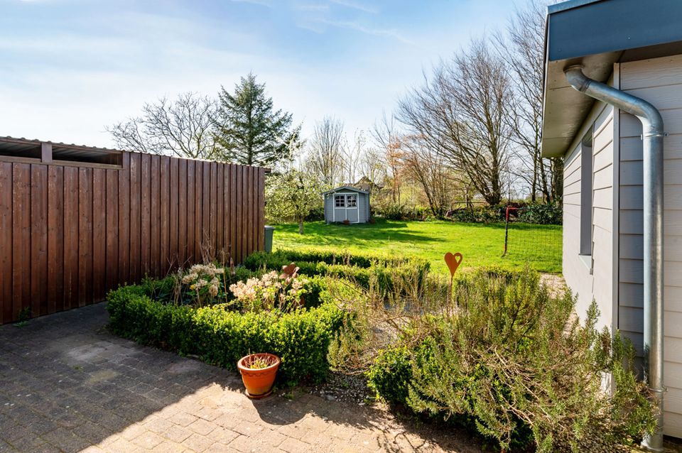 Ebenerdiges Wohnen im Grünen: Dieser Bungalow bietet Platz und viele Gestaltungsmöglichkeiten. in Oster-Ohrstedt