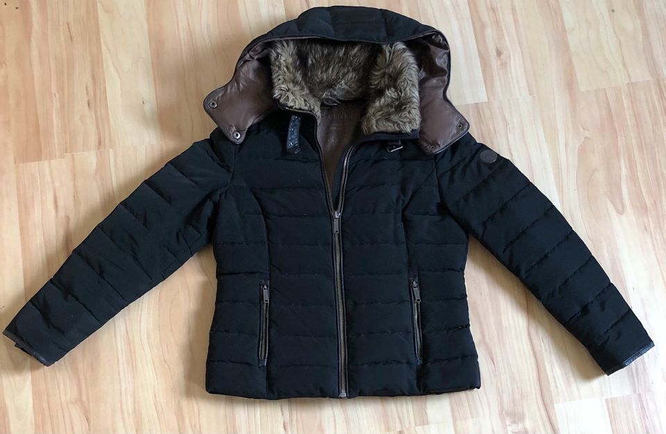 Schwarze Winterjacke in Bremerhaven