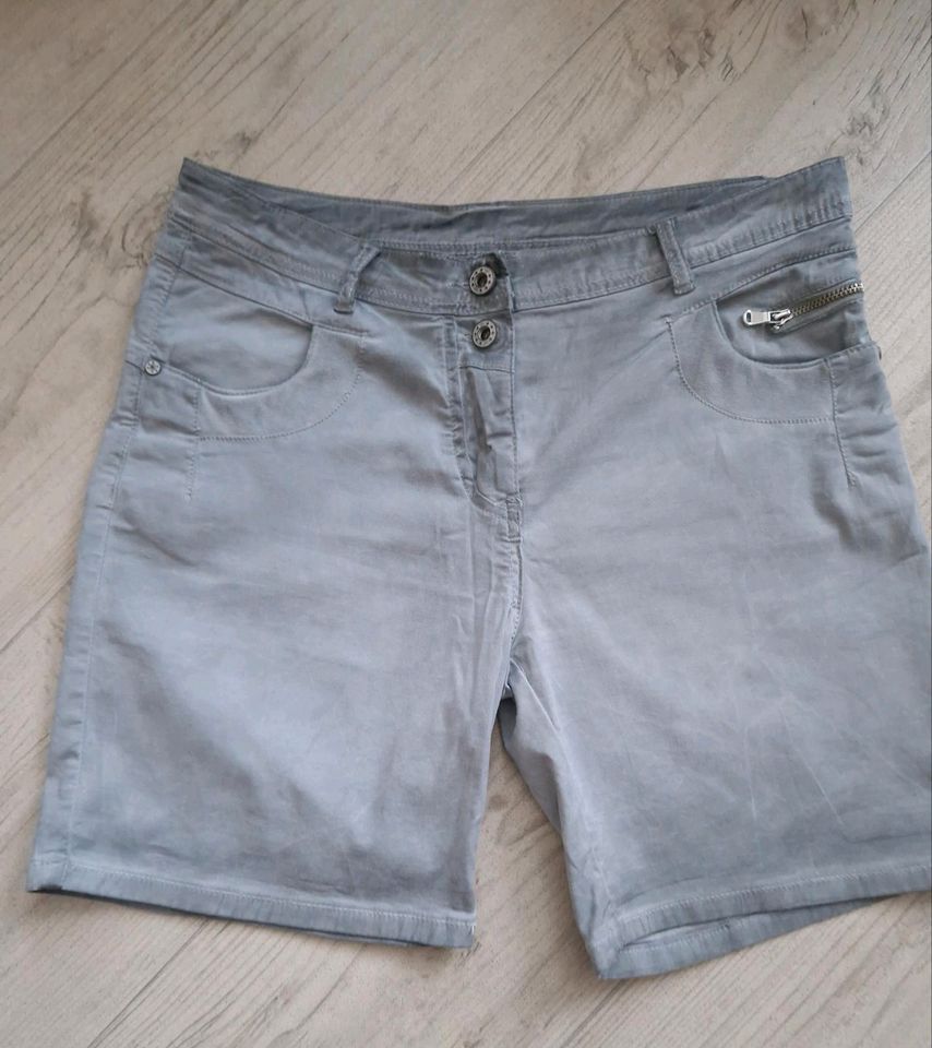 Made in Italy kurze Hose Shorts Größe M in Hanau