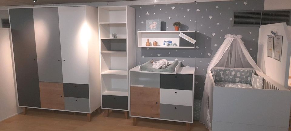 Babybett/Wickelkommode/Schrank uvm in Dorsten