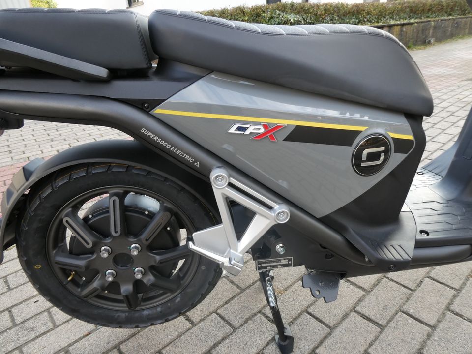 VMoto Super Soco CPX Elektro Roller 45 KM/H in Horn-Bad Meinberg