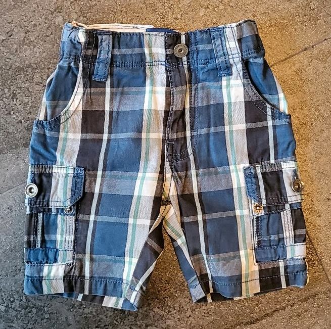 Kurze Hosen Shorts Latzhose Timberland  Gr. 68 in Lübeck