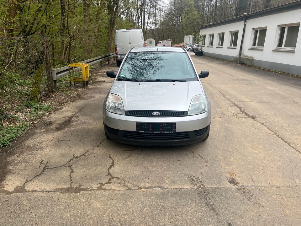 Ford Fiesta  mit beheizbare Frontscheibe in Radevormwald