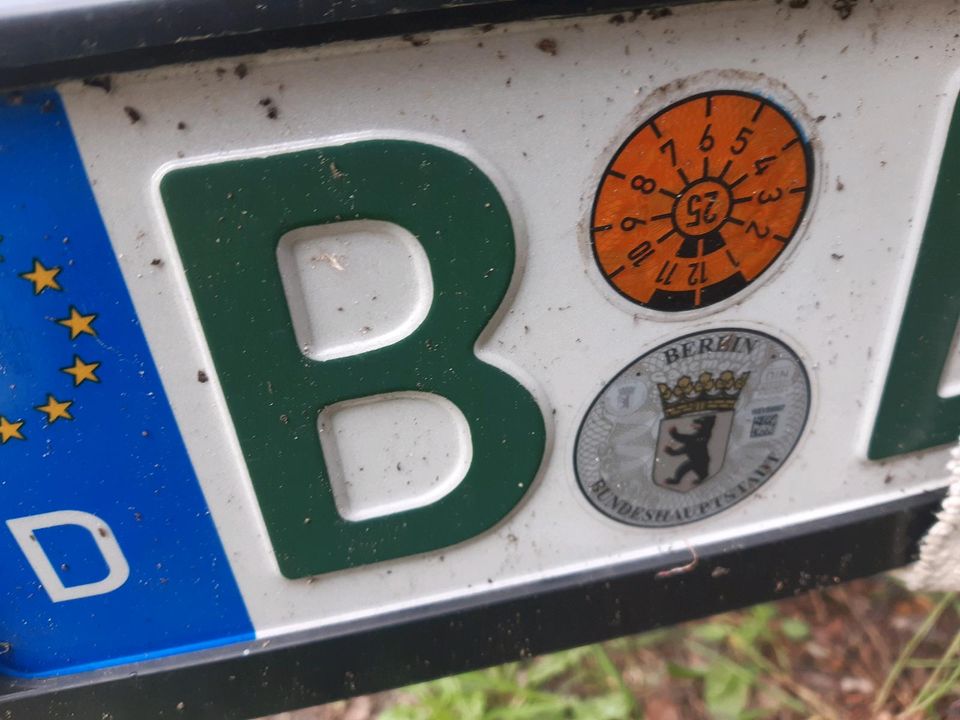 Motorboot mit Trailer in Berlin