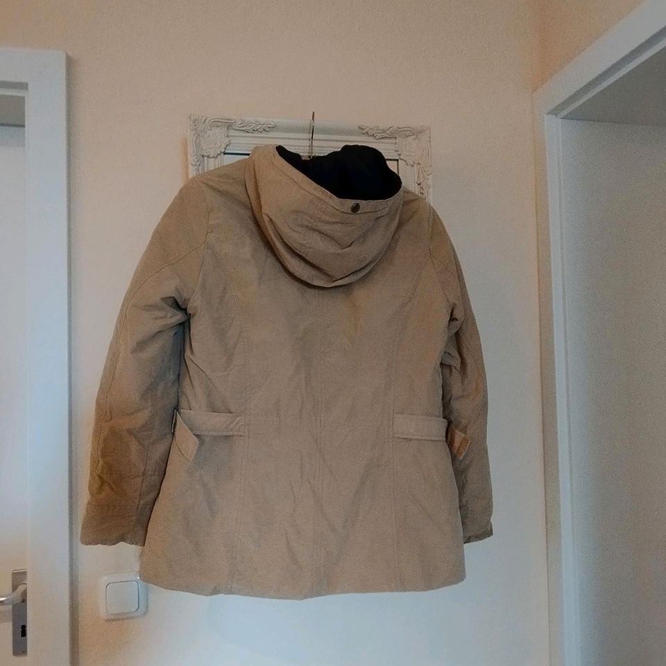 Winter Jacke beige Größe 36/38 in Kerpen