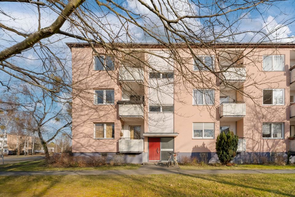 Bezugsfreie und helle Wohnung mit Westbalkon in Berlin-Zehlendorf! in Berlin