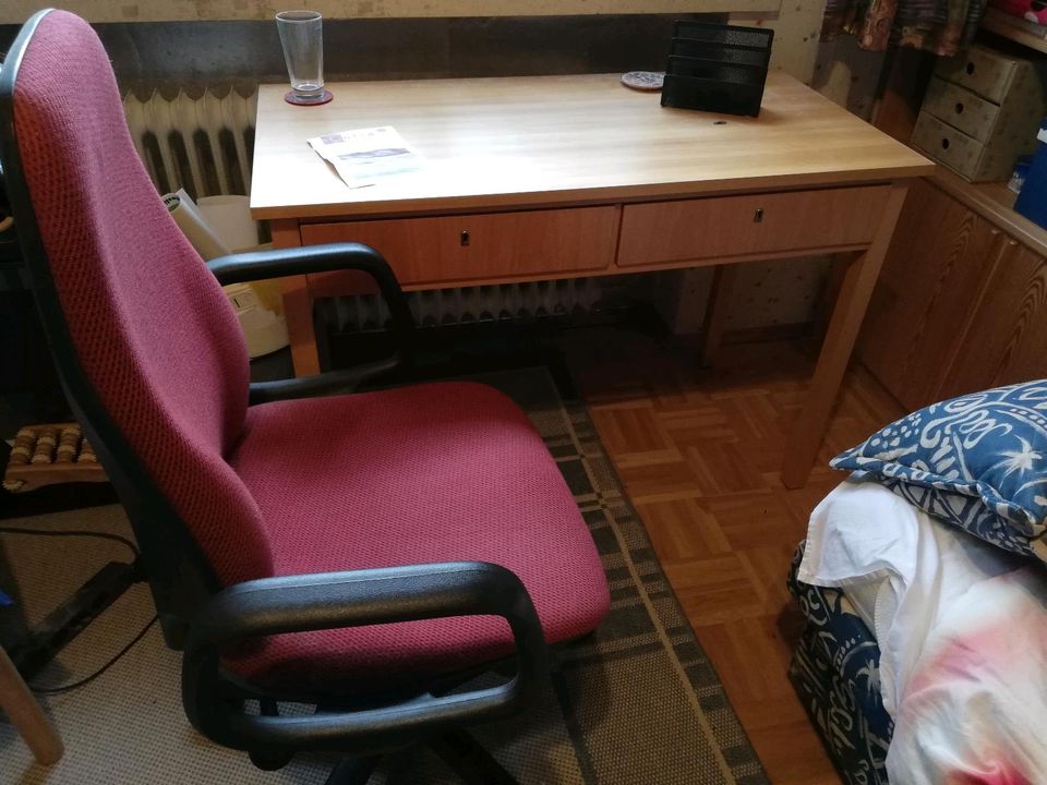 Bücherregale, Schränke, Schreibtisch, Stuhl von WK Möbel in Heusenstamm