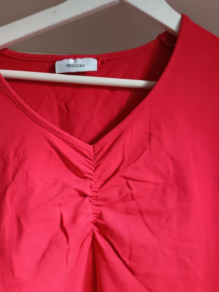 rotes Shirt von Jessica in xl in Mülheim (Ruhr)