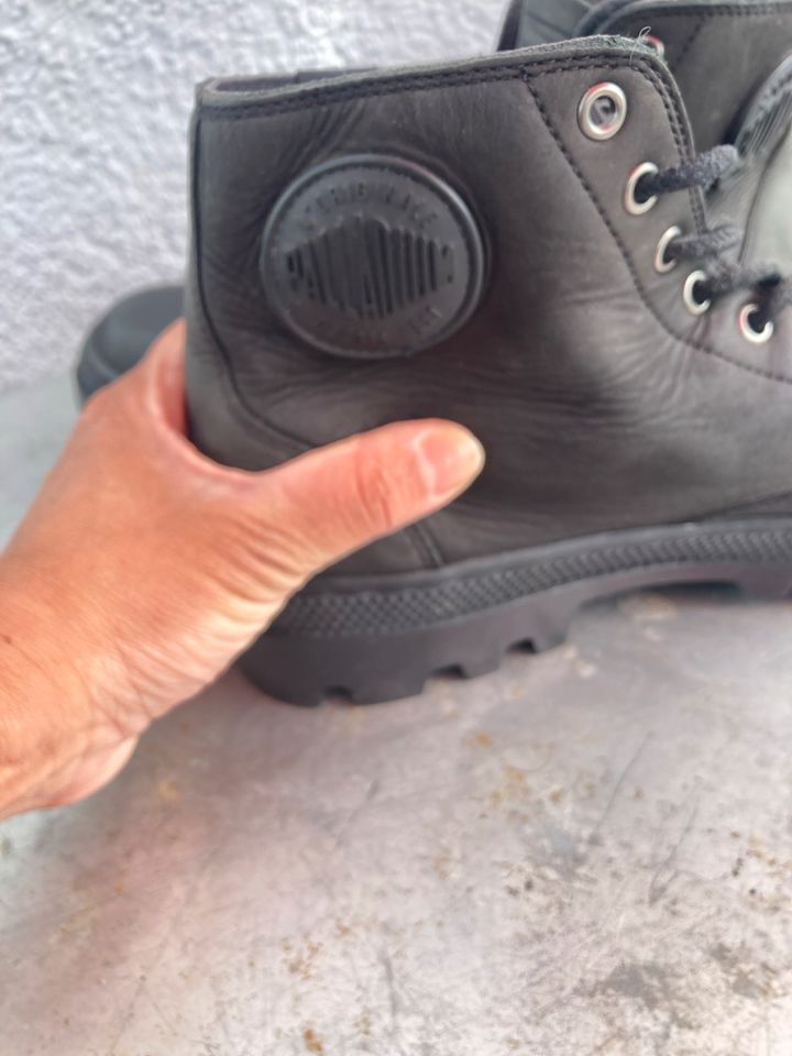 Palladium Boots gr. 44 schwarz Wildleder in Pfungstadt