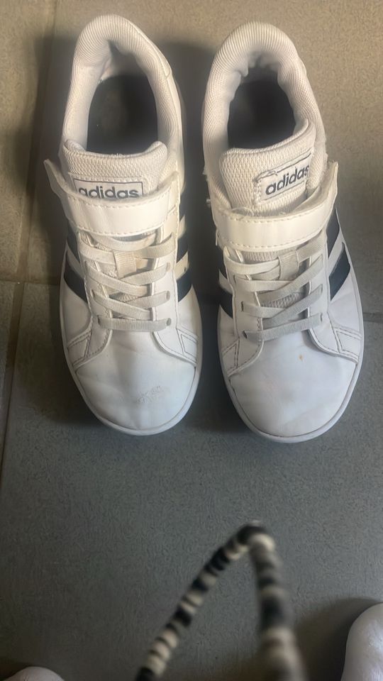 Adidas Schuhe Gr. 33 in Obersontheim