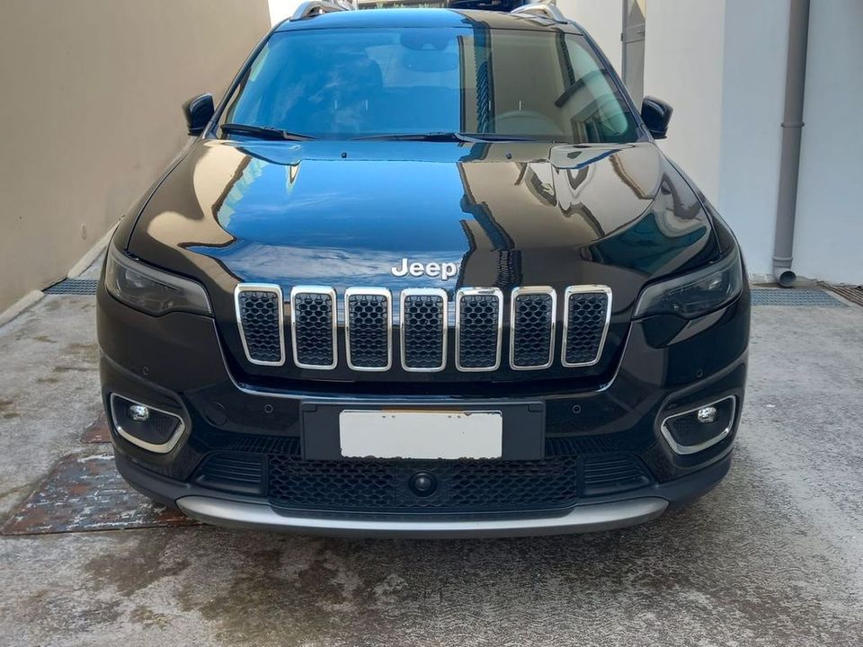 Jeep Cherokee  Fahranfänger Ab 18 Autovermietung SUV Mietwagen Berlin in Berlin