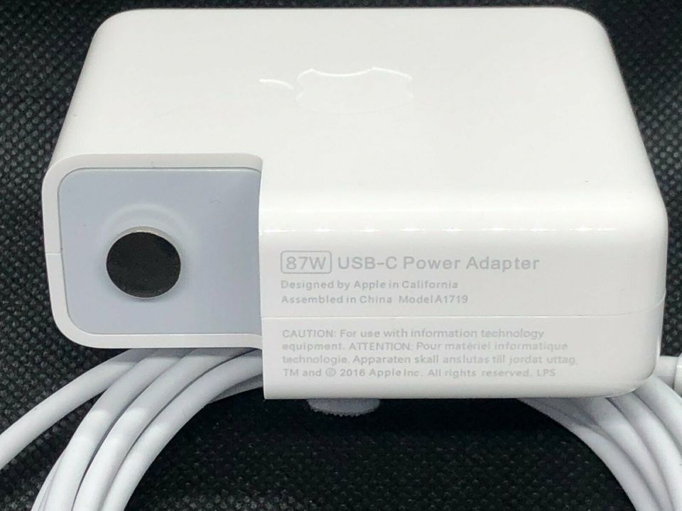 Original USB-C 87W Netzteil / Ladegerät / Macbook Pro/Air ab 2016 in Berlin