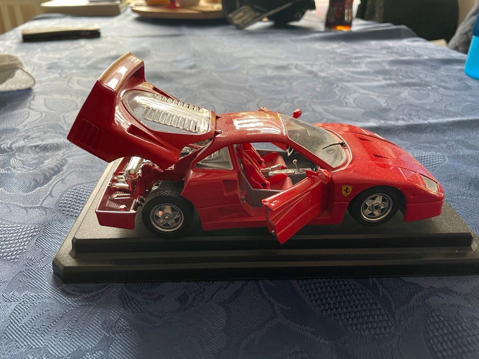 Ferrari F40 1987 Modell Burago rot in Bobingen