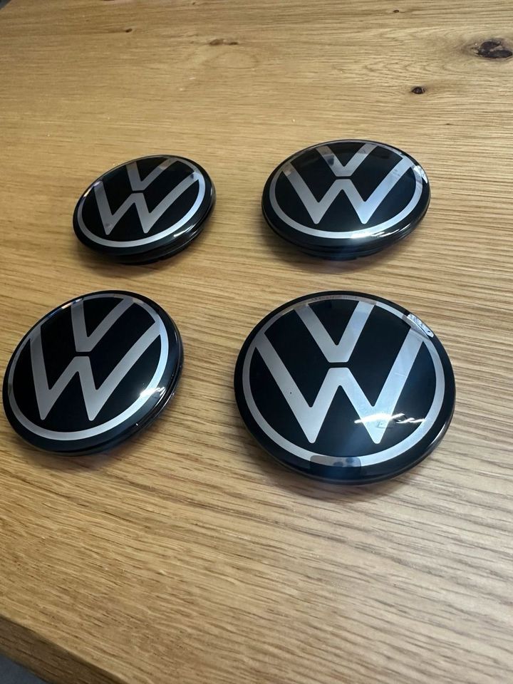 4x 5H0601171 65mm Nabendeckel Gratis Versand vw neu in Burghaun