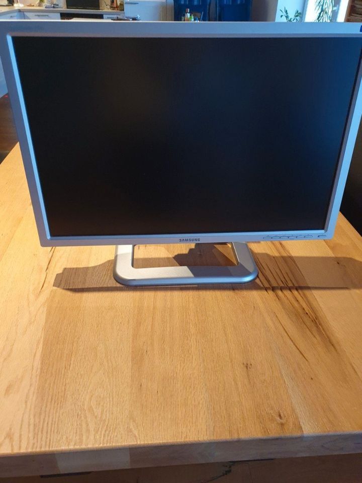 Samsung Syncmaster 244t 24 Zoll Premium Profi Monitor RGB in Sibbesse 