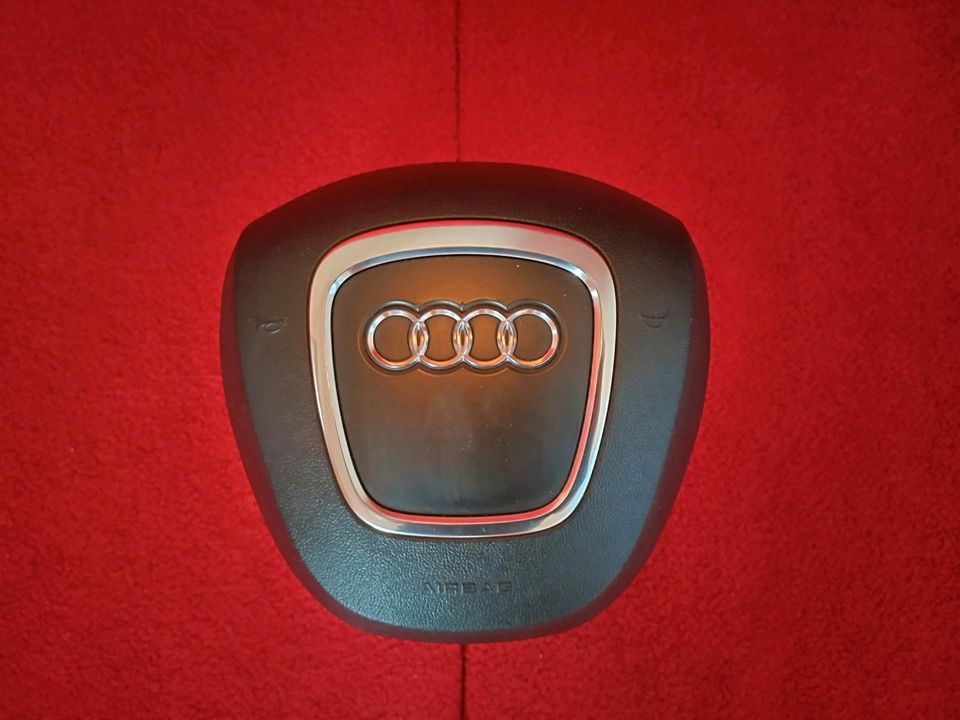 Audi S8/A8 D3 4E Dreispeichen-Leder-Sportlenkrad in Leipzig