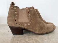 CLOSED Stiefeletten Booties Schuhe Boots mit Nieten Gr. 39 Baden-Württemberg - Esslingen Vorschau