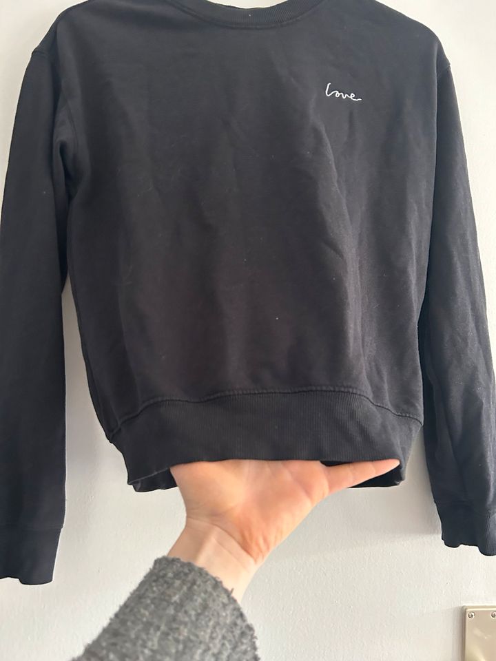 Basic Pullover mit Print Love H&M Schwarz Hoodie Langarm S in Berlin