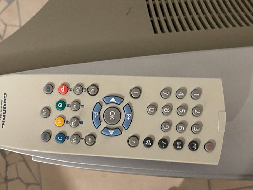 Grundig Röhrenfernseher mit Fernbedienung in Übersee