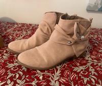 s.Oliver Stiefeletten Textil rosa mit Perlen-Schmucknadel 39 Köln - Köln Dellbrück Vorschau