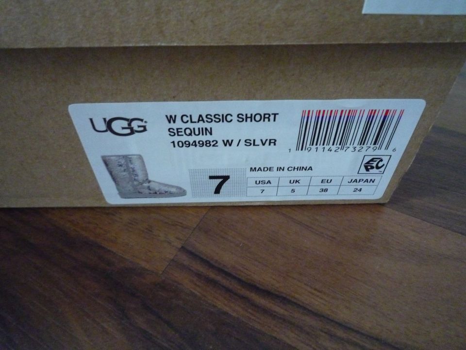 UGG mit Pailletten silber Gr. 38 original in Essen