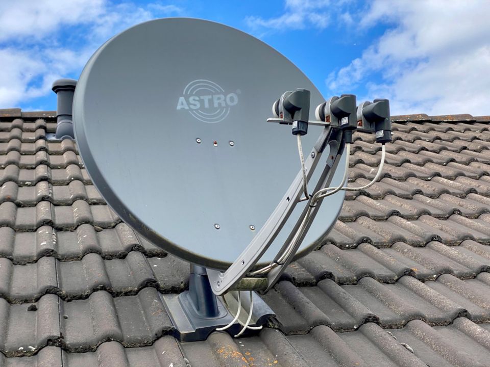 Astro ASP 85 Satelliten Antenne Multifeed inkl. 3 LNB in Leverkusen