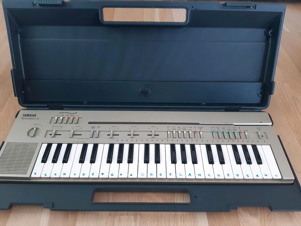 Yamaha Portasound PC 100 Keyboard mit Aufbewahrungsbox, Vintage in Berlin