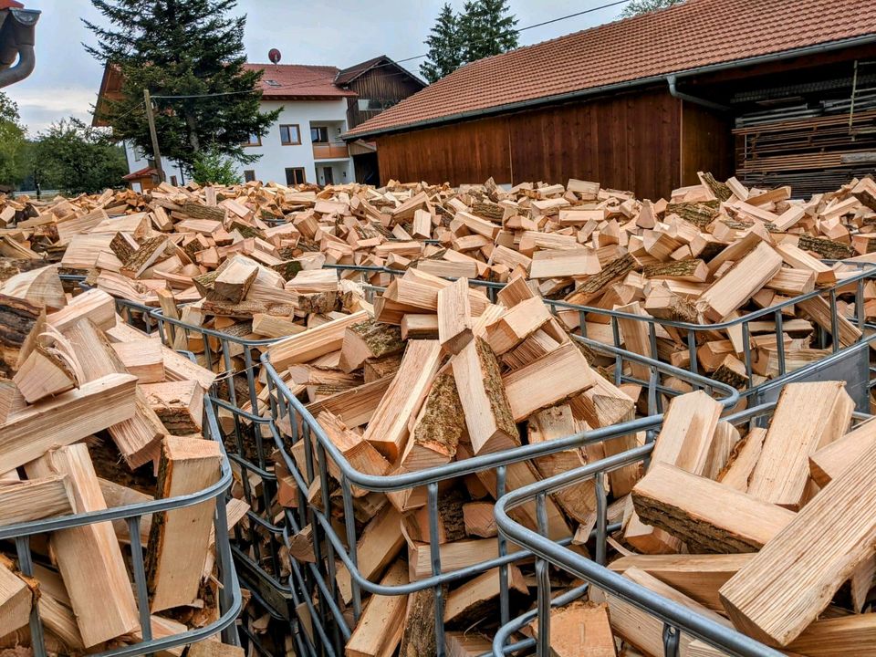 Brennholz, mobiles Lohnspalten, Sägespaltautomat Posch K540 mobil in Bernbeuren