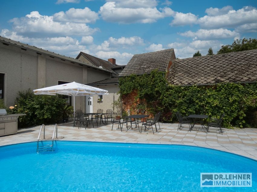 Ein traditioneller Vierseitenhof  Gasthaus mit Pension, Wohnung und Pool in idyllischer Lage in Karstädt Prignitz