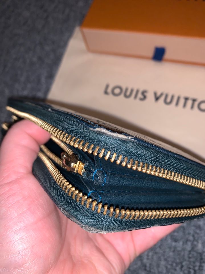 LOUIS VUITTON Zippy Coin Portemonnaie mit Hängeschloss Portemonnaie  Alligatorleder blau. Sehr guter Zustand.