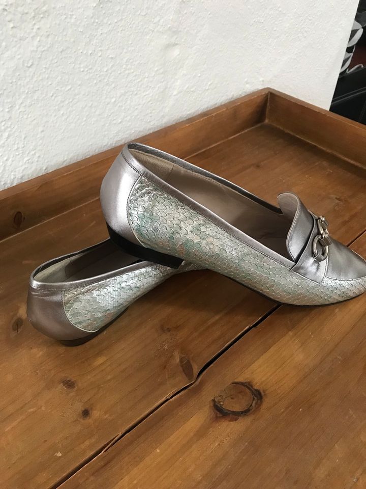 Damen Slipper, silber, Größe 40 in Miltenberg