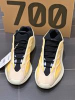 Adidas Yeezy 700 V3 “Safflower” Gr. 10 1/2 Bayern - Bamberg Vorschau