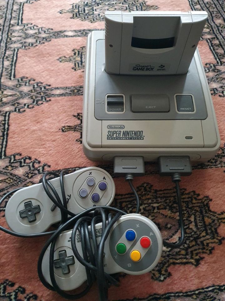 Super Nintendo inkl. Controller und Spiele (Zelda, Jurassic Park) in Hamburg