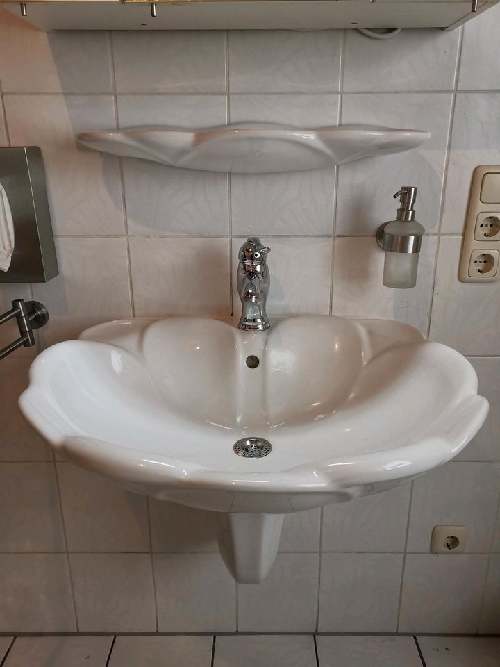 Designwaschbecken Duravit inkl. passender Ablage und Toilette Top in Eckelsheim