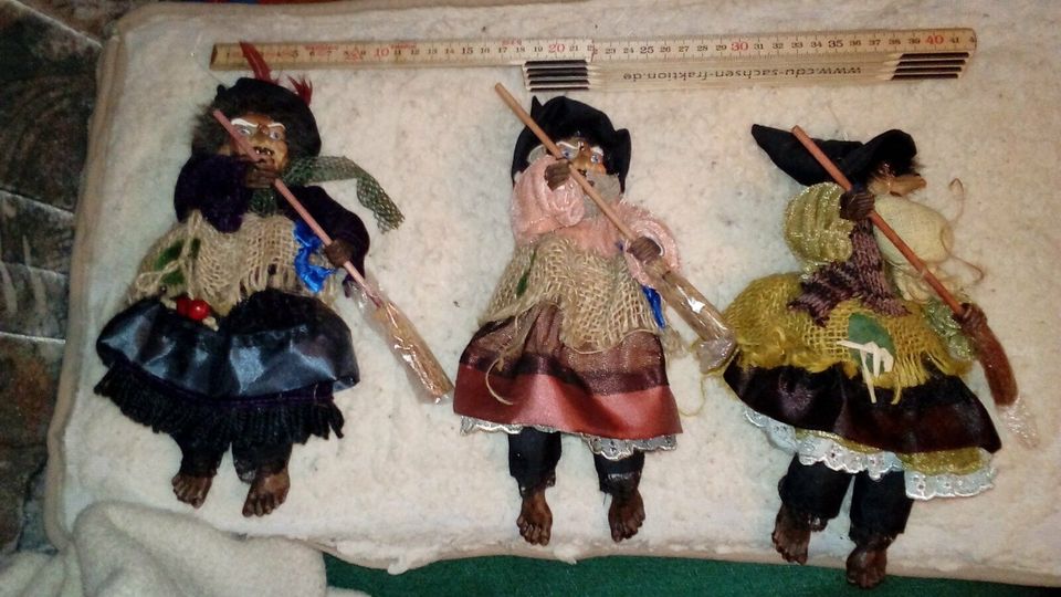 3 Hexen mit Besen zum Aufhängen (im Kinderzimmer o.a.) in Schwarzenberg (Erzgebirge)