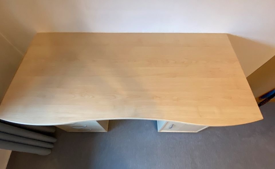 Schreibtisch, top Zustand in Karben