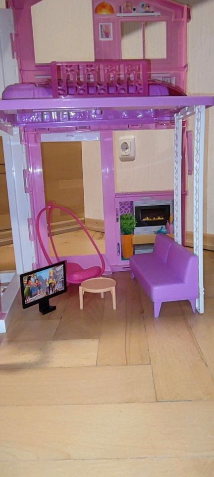 Barbie Traumhaus zusammenklappbar in Neuhaus-Schierschnitz
