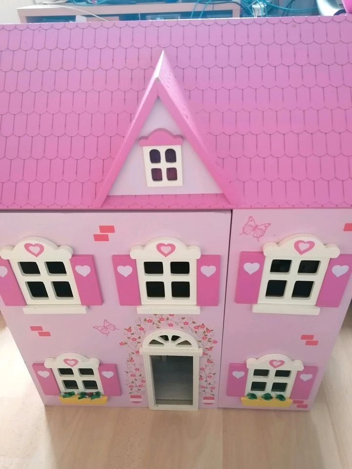 Puppen Haus für kleine Mädchen aus Holz in Faßberg