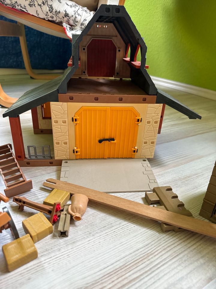 Bauernhof Playmobil mit diversem Zubehör in Garbsen